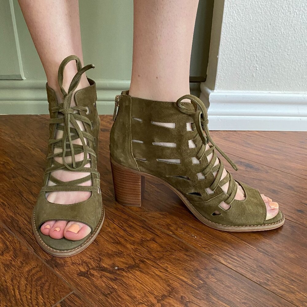 Vince Camuto Womens Tressa Sandal Army Green Size 6.5 Suede LaceUp Bootie Block
